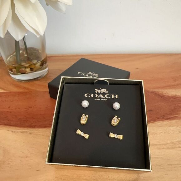 NWT Coach Signature And Bow Stud Earrings Set
Plated brass and glass - Picture 2 of 5